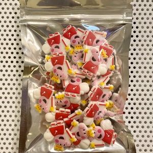 Lot of 25 Peppa Pig Shoe Charms + FREE Gift w/ALL orders (HYB018-07)